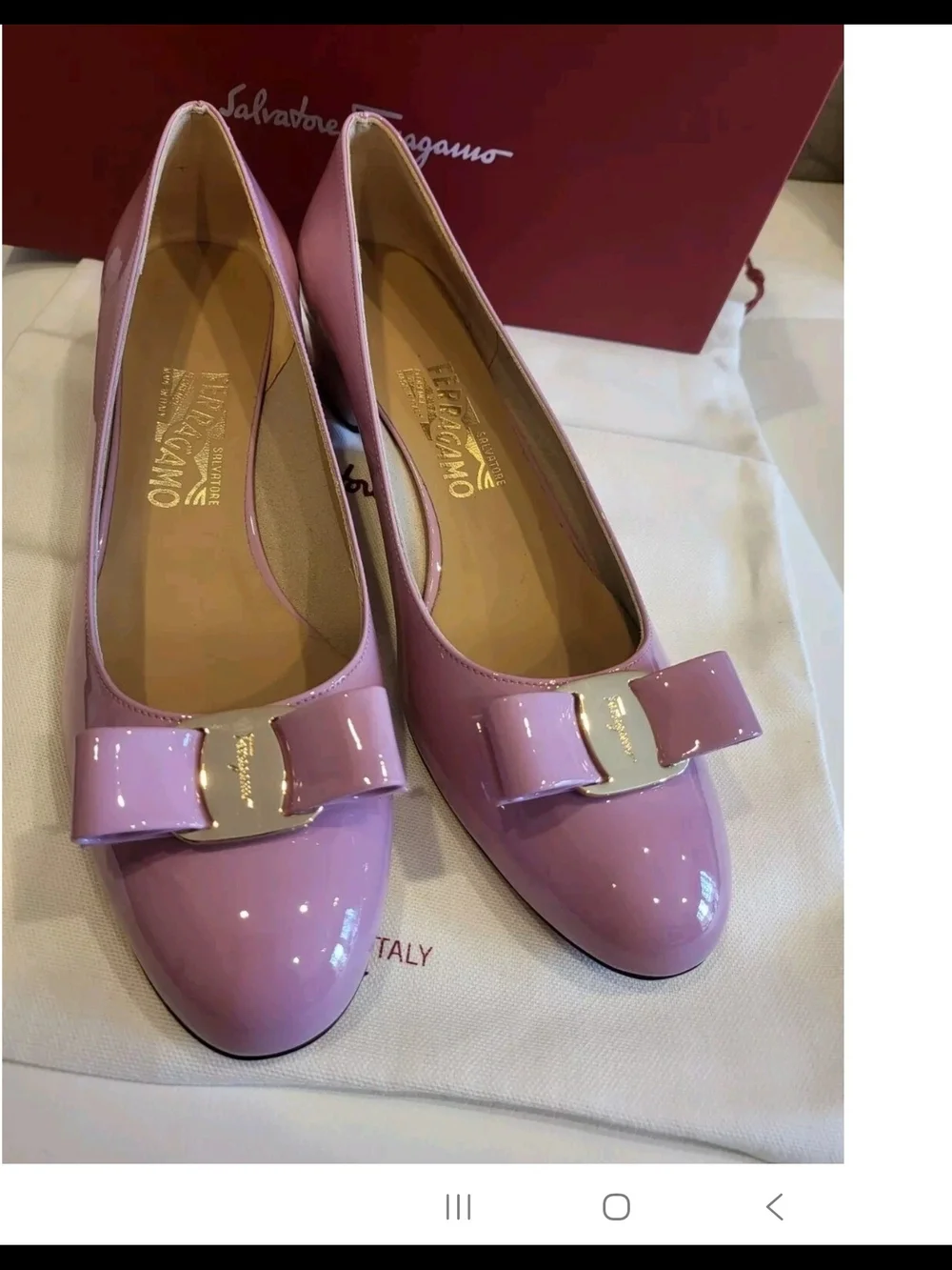 New Salvatore Ferragamo Sz 9.5 B Vara Vertigo Pink Logo Bow Patent Leather Pumps
